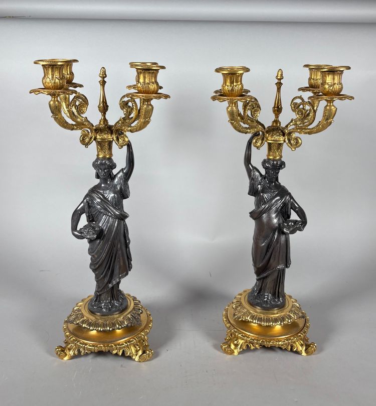Paire de candélabres aux  femmes a l'antique Napoleon III 