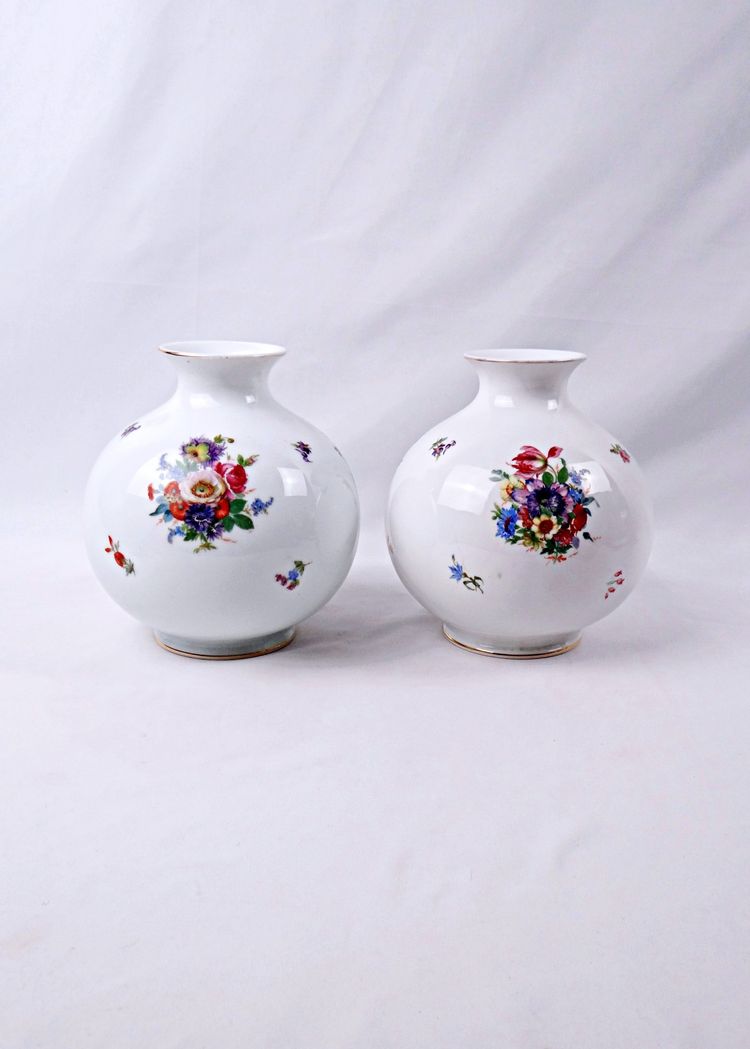 Paire de vases boule en porcelaine Allemande dans le goût de Rosenthal milieu XXe