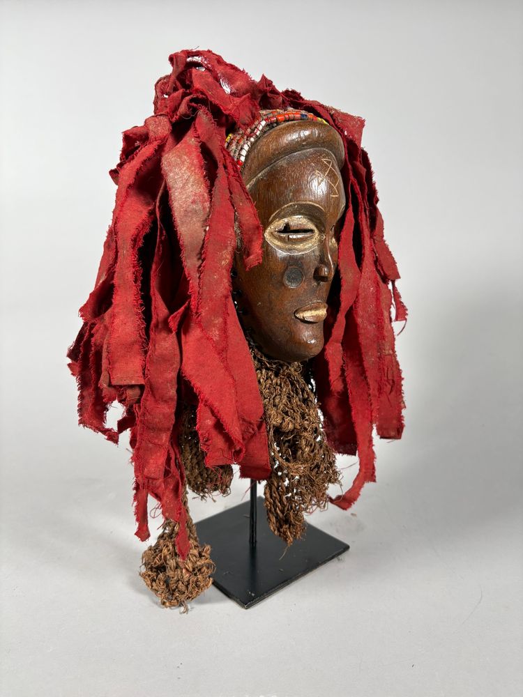 Masque Mwana Pwo TSHOKWE, République Démocratique du Congo.  