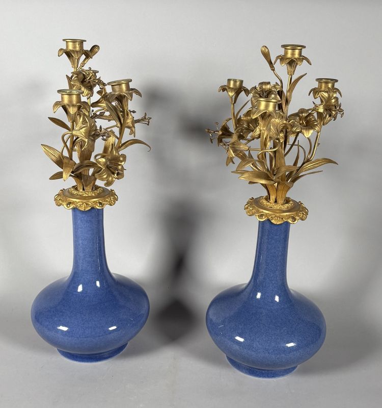 Paire de candélabres aux fleurs de style louis XV Epoque Napoleon III