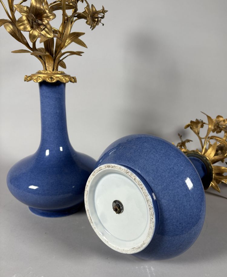Paire de candélabres aux fleurs de style louis XV Epoque Napoleon III