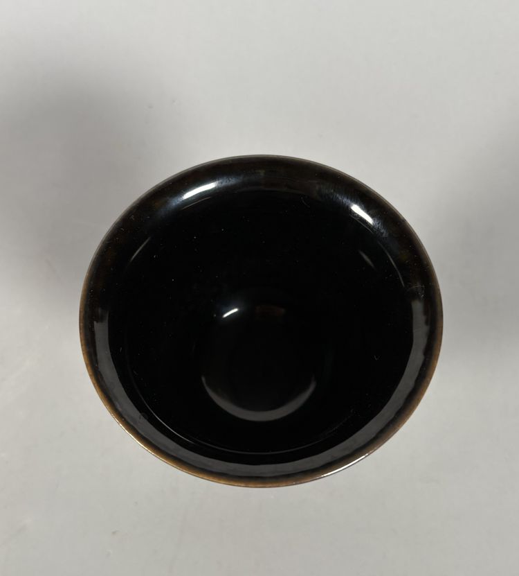 Coupe sur pied en porcelaine monochrome noir  XVIIIème siècle Chine