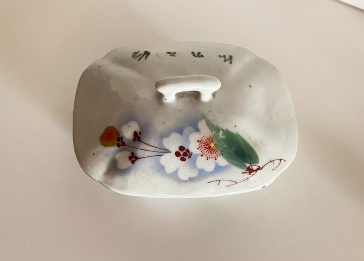 Soap dish, 19th-century Chinese porcelain.