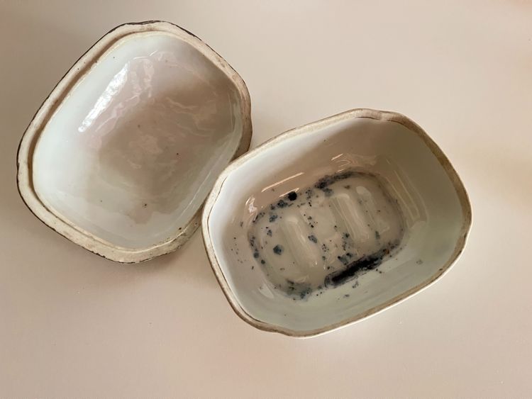 Soap dish, 19th-century Chinese porcelain.