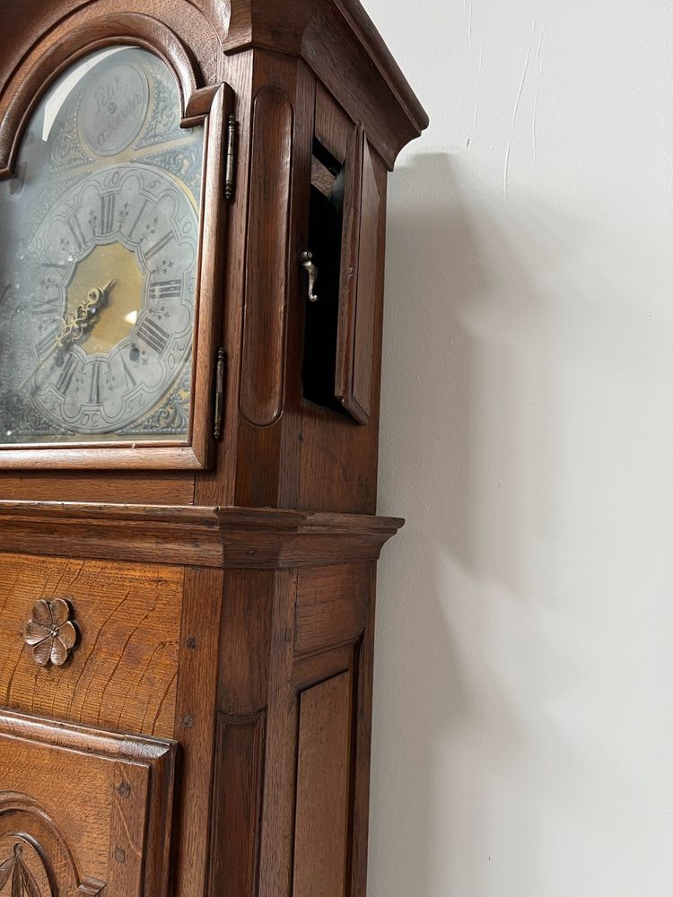 Horloge de parquet de style Louis XV en chêne sculpté XVIII siècle