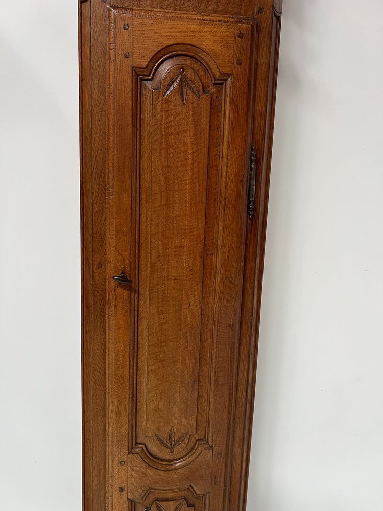 Horloge de parquet de style Louis XV en chêne sculpté XVIII siècle