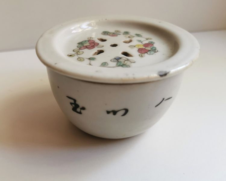 Cricket box, 19th-century Chinese porcelain.