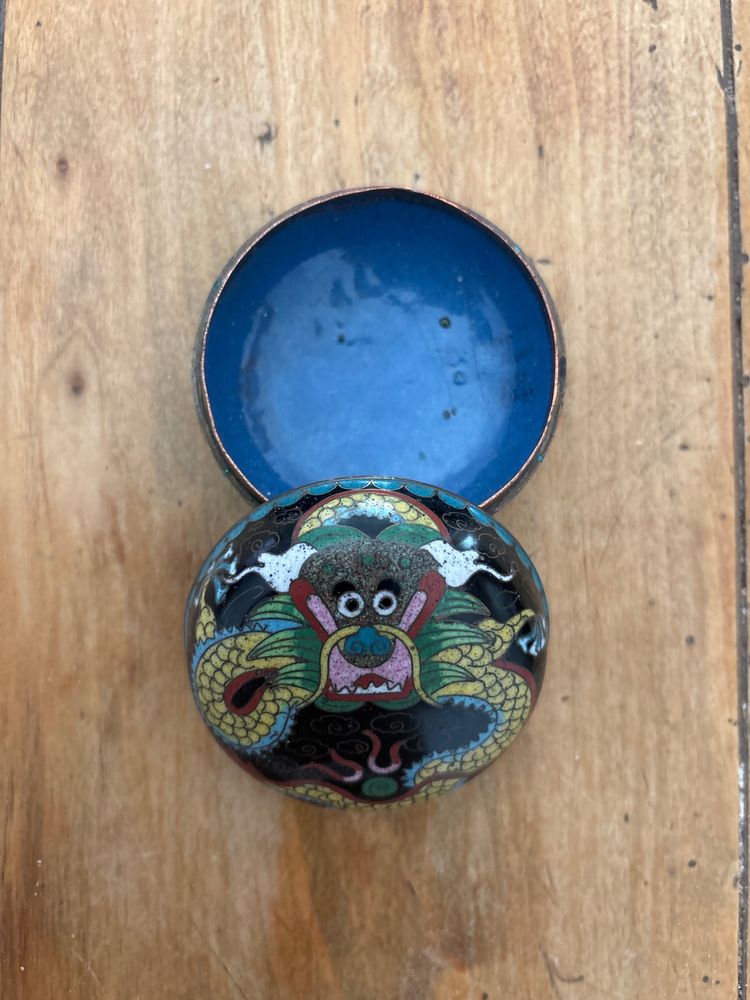 Small Chinese cloisonné box 
