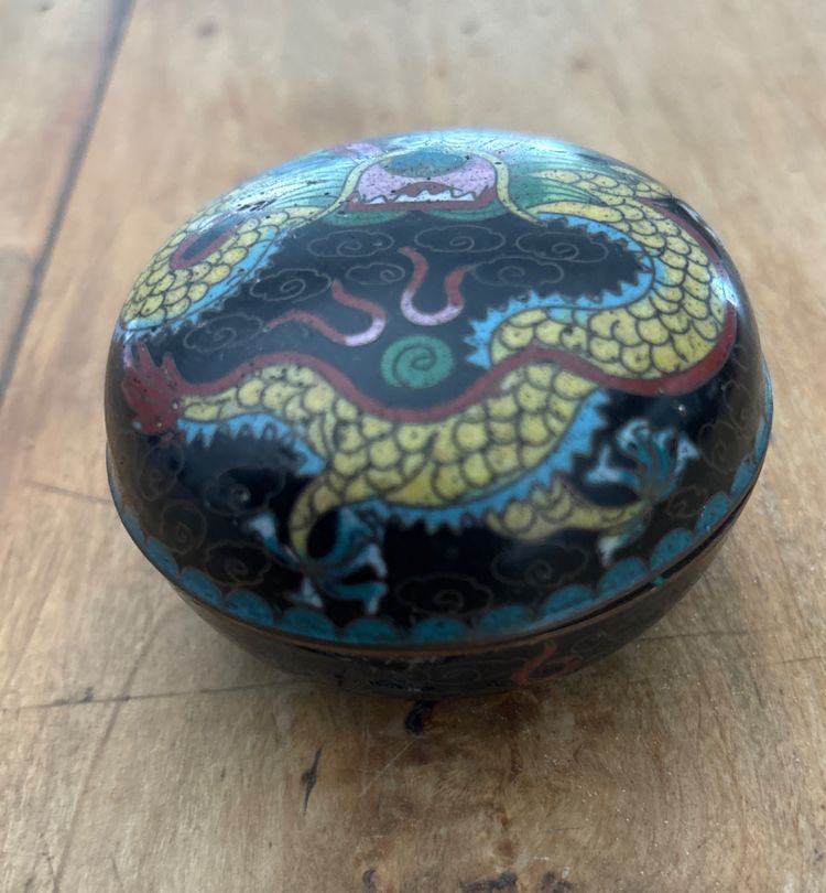 Small Chinese cloisonné box 