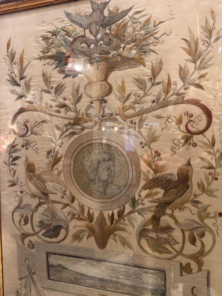 IMPORTANT PARAVENT LOUIS XVI D 'ÉPOQUE XVIIIe EN SOIERIE BRODÉE ET PEINTE