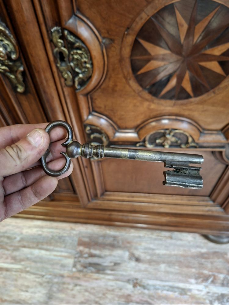 Richly molded and inlaid Louis XIV walnut cabinet – 18th century