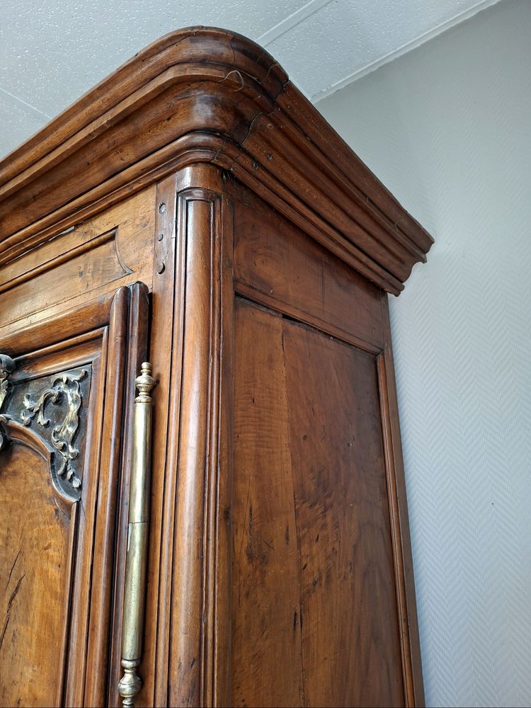 Richly molded and inlaid Louis XIV walnut cabinet – 18th century