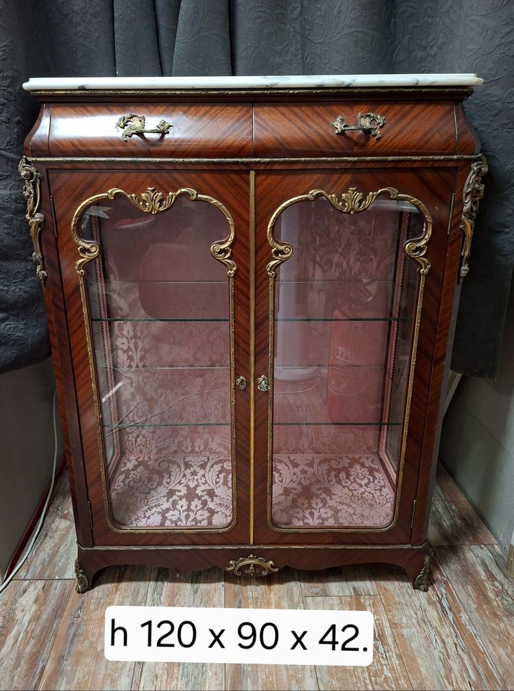 Napoleon III-era display cabinet with support legs, made of mahogany, gilded bronze, and white marble