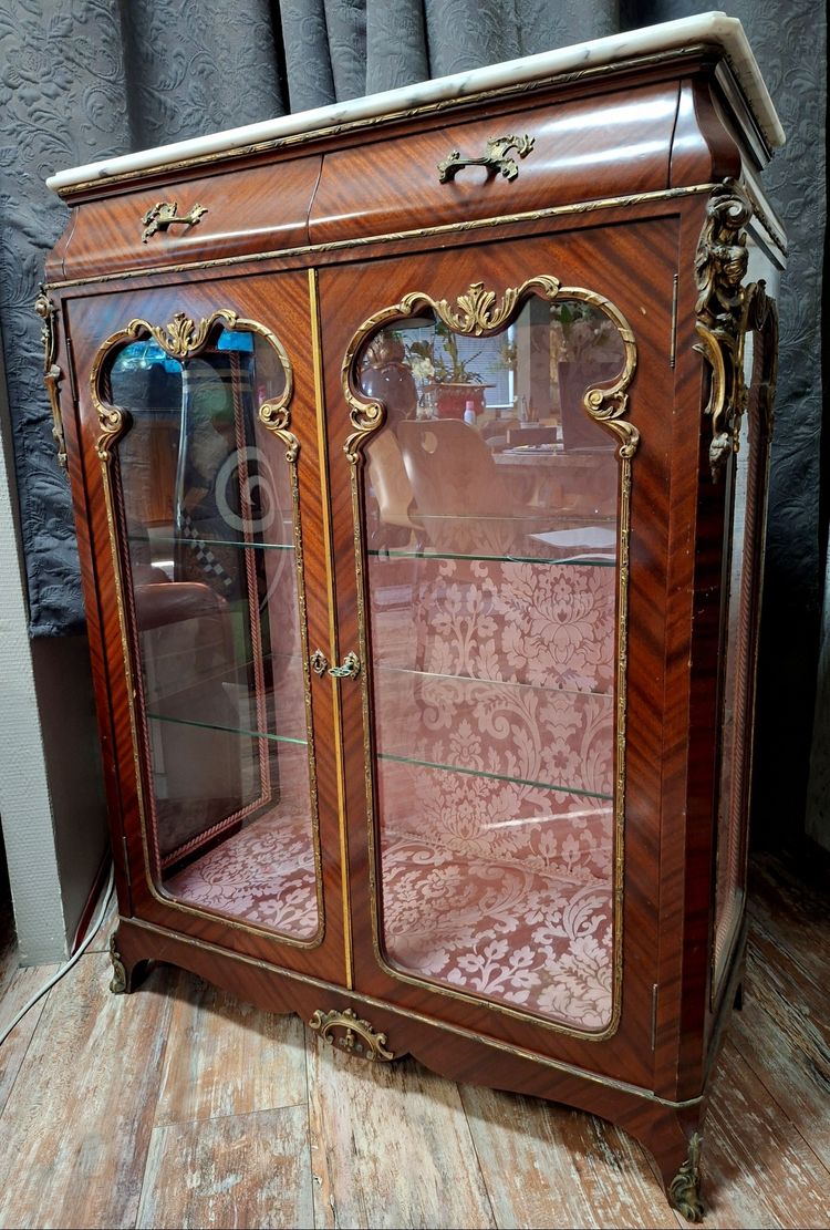 Napoleon III-era display cabinet with support legs, made of mahogany, gilded bronze, and white marble