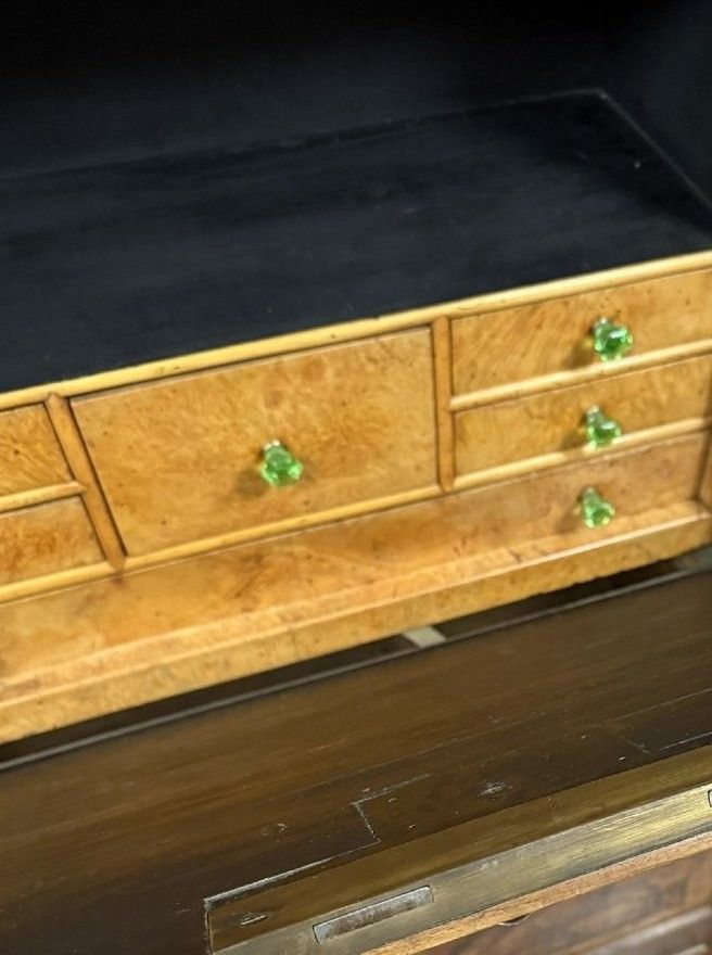 Walnut burl drop-leaf desk – Louis-Philippe period, 19th century