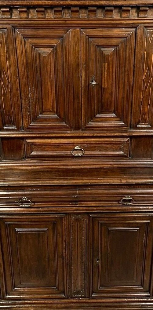 Two-section cabinet-style sideboard in molded walnut – Louis XIII period, 17th century