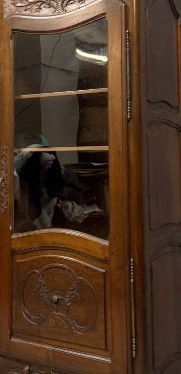 Carved walnut display cabinet – Louis XV style, early 20th century