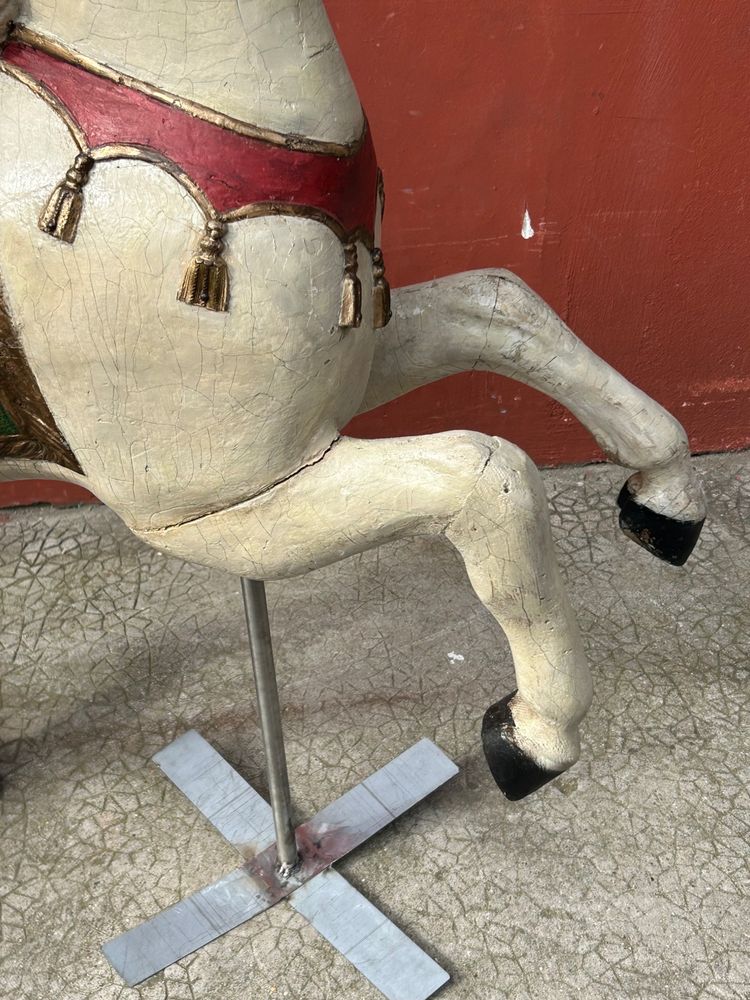 Cheval de manège carrousel en bois polychrome d’époque 1900 