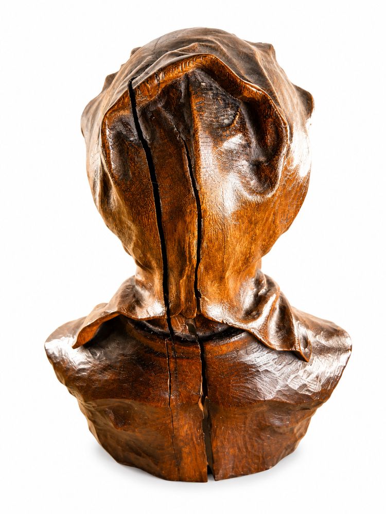 Buste sculpté en bois massif « Vieille paysanne » signé Léon Monce, daté 1912