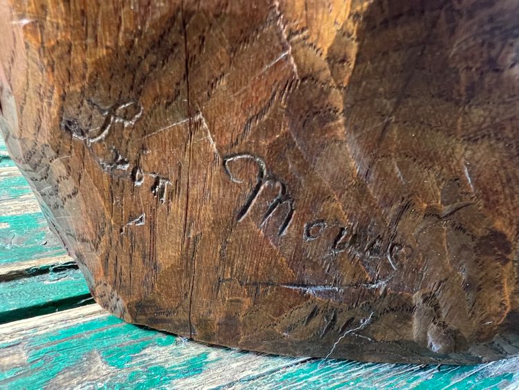 Buste sculpté en bois massif « Vieille paysanne » signé Léon Monce, daté 1912