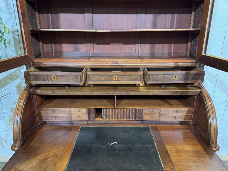 Bureau à cylindre bibliothèque d'époque Louis XVI en acajou et noyer avec serrures à trèfles 