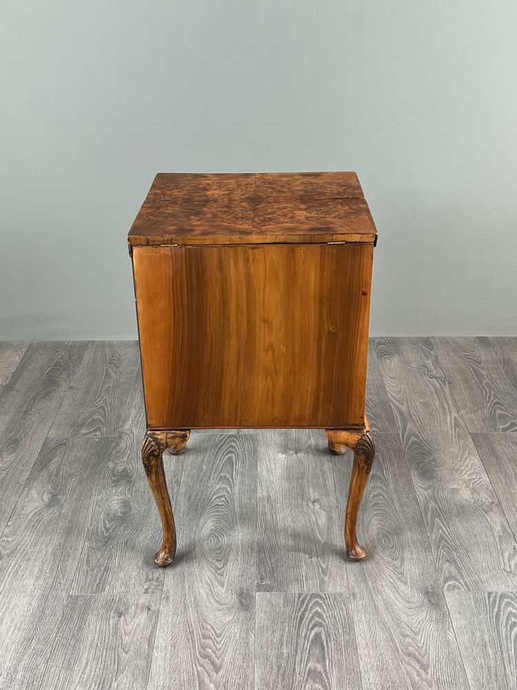 Queen Anne-style Desk In Burl Walnut Veneer, 20th Century