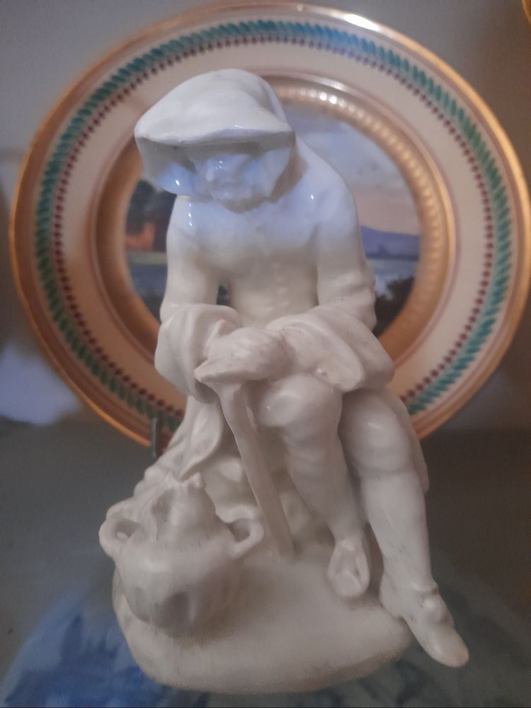 Figurine "l'hiver"  porcelaine à pâte  tendre circa 1750