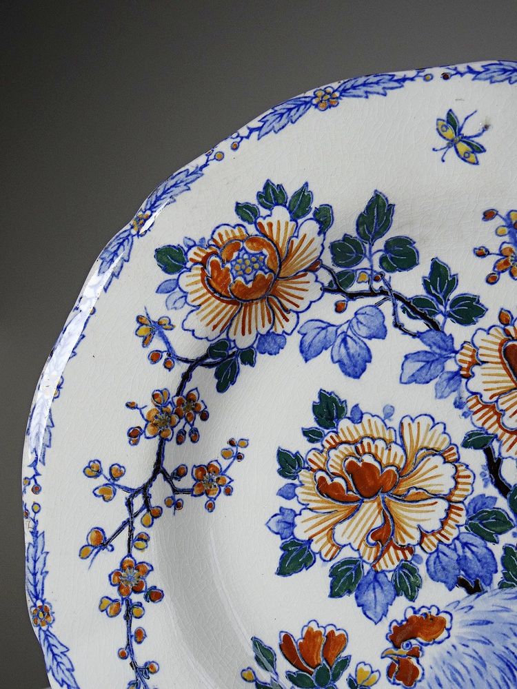 Paire d’assiettes anciennes Gien modèle "Coq & Pivoines" faïence vers 1900