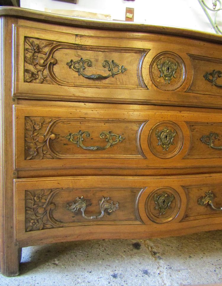 Commode en noyer