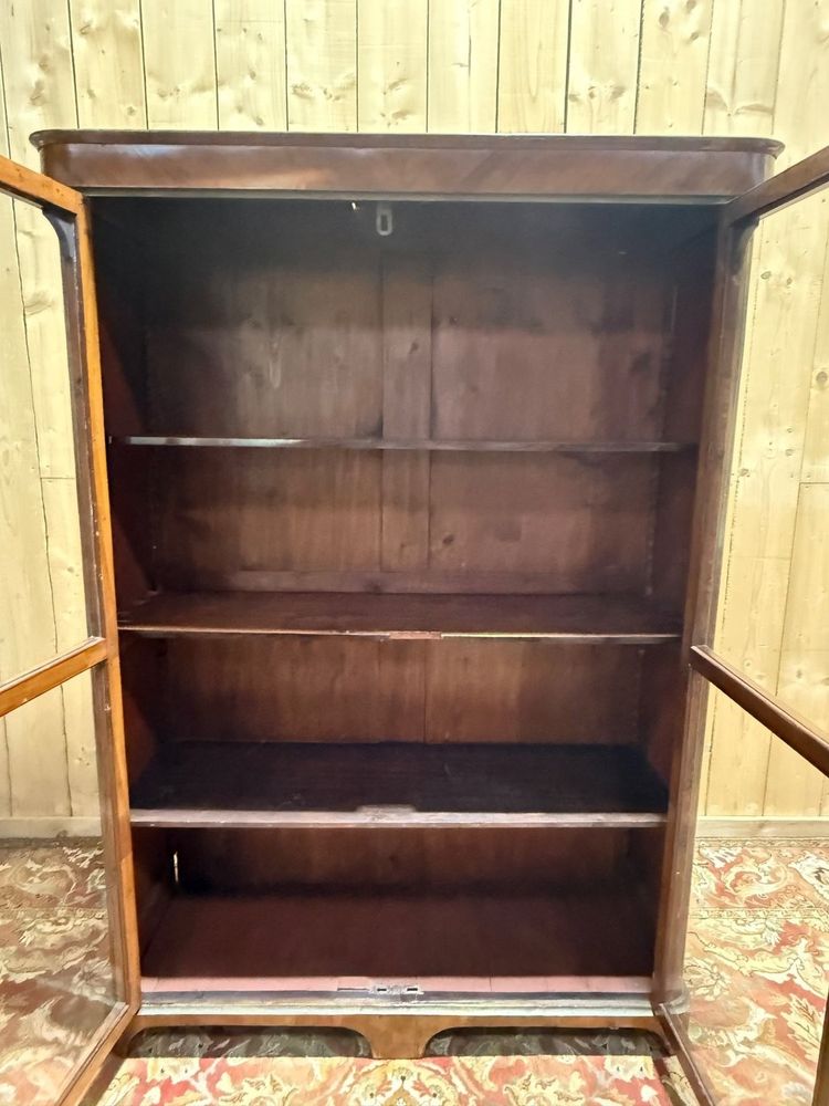Two-door display bookcase – Louis XVI period – Fir, marquetry and brass fillets
