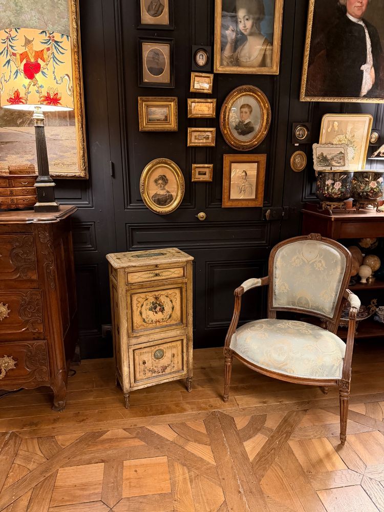 Kleiner Sekretär aus bemaltem Holz im Stil Ludwigs XVI., 19. Jahrhundert