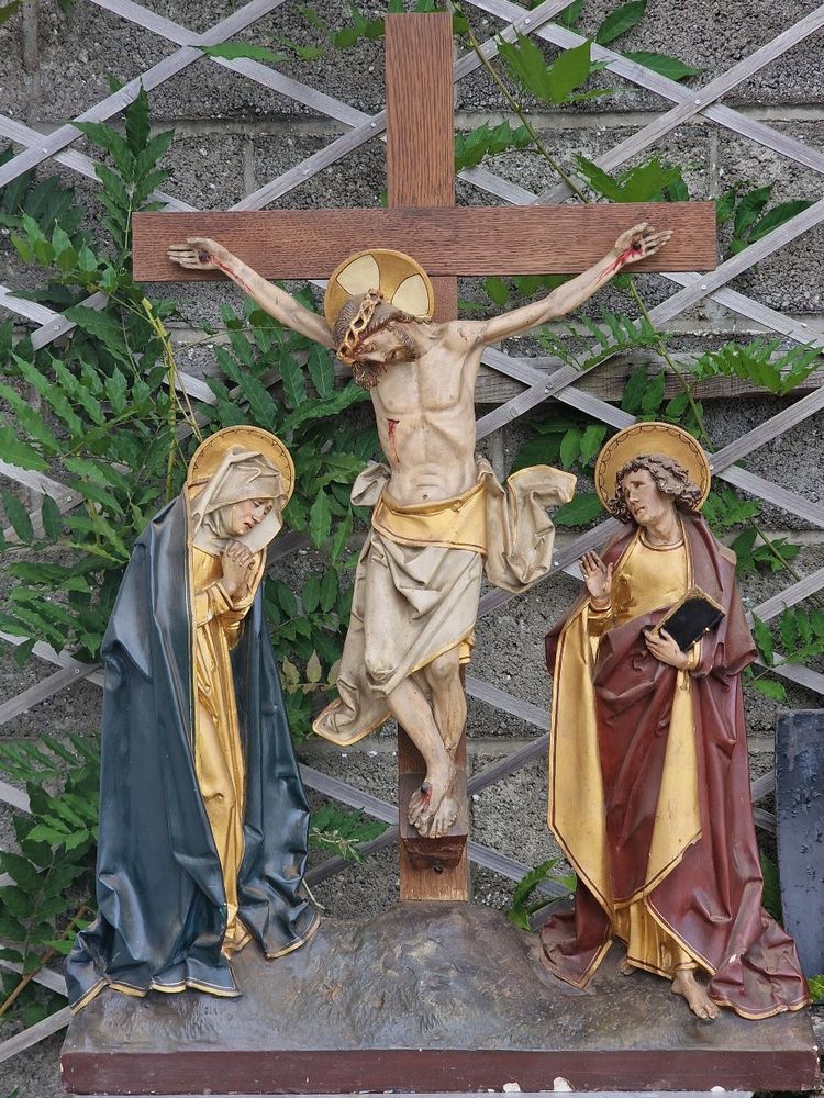 Important polychrome and gilded Gothic-style Calvary statue with Christ on the cross
