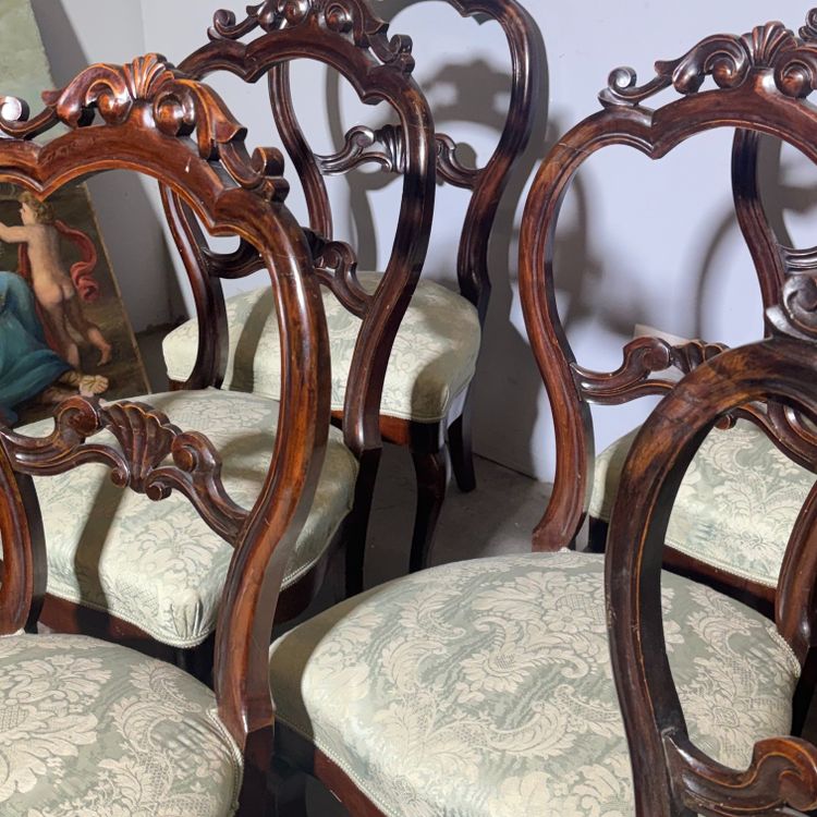 Antique set of 8 walnut chairs from the reign of Philip, ca. 1860. Excellent quality. 