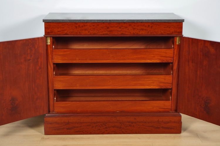 Commode à portes Empire en acajou, vers 1810