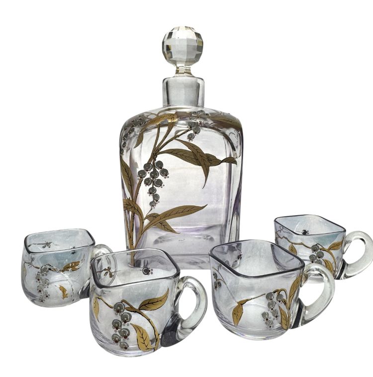 Service à liqueur à décor des muguets, vers 1900