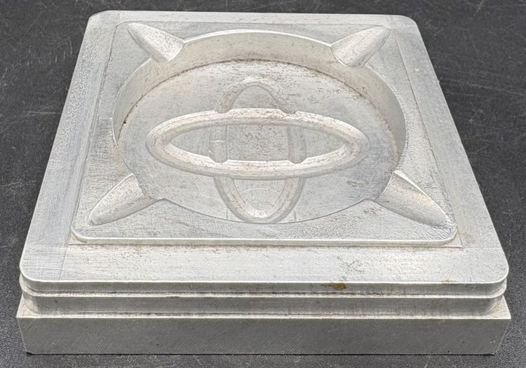 CENDRIER EN ALUMINIUM 