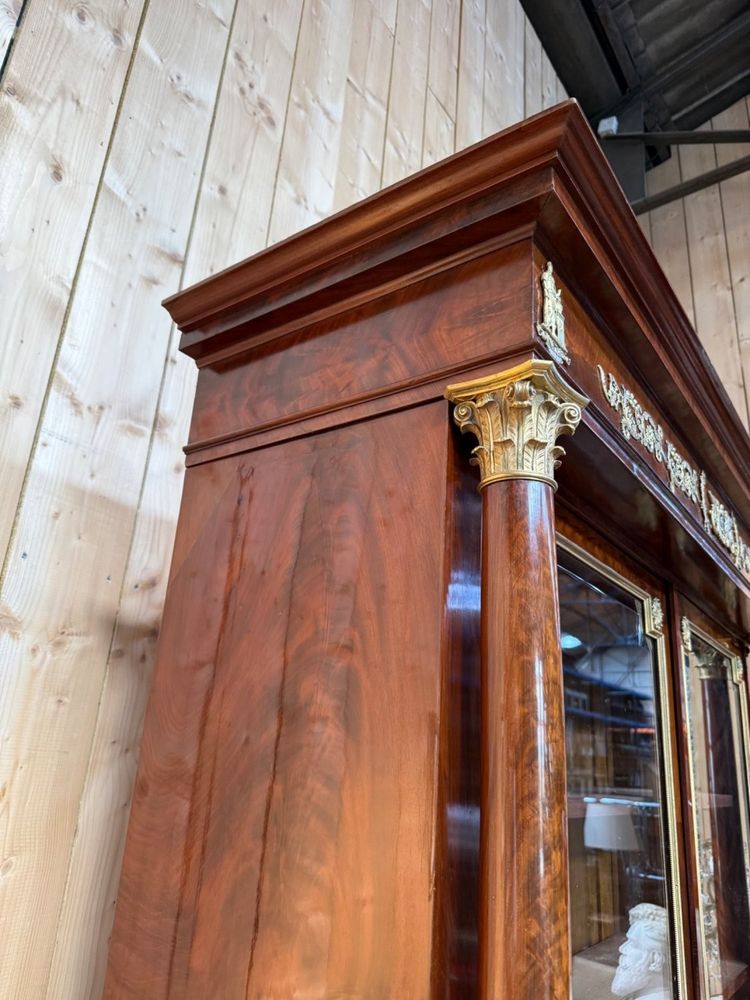 Libreria vetrina a due ante - Periodo Impero - Lastronatura in mogano, bronzi dorati