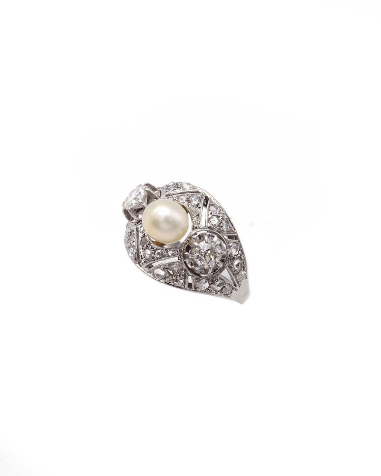 Bague cocktail perle diamants en platine 