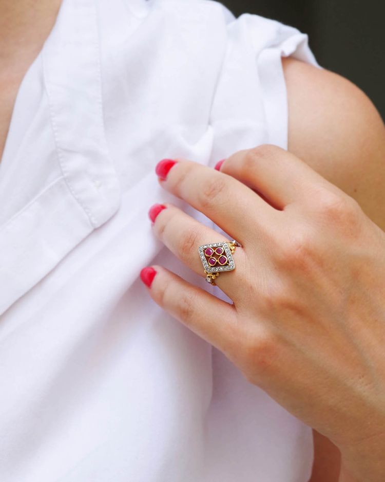 Bague losange rubis diamants en or 18 karats 