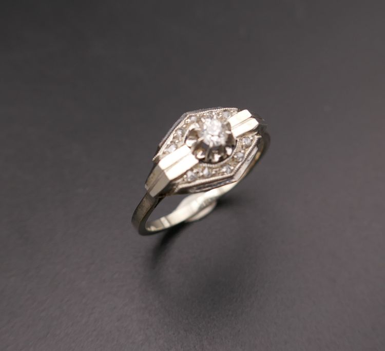 Art Déco, Bague diamants, or et platine, Neuve de stock.