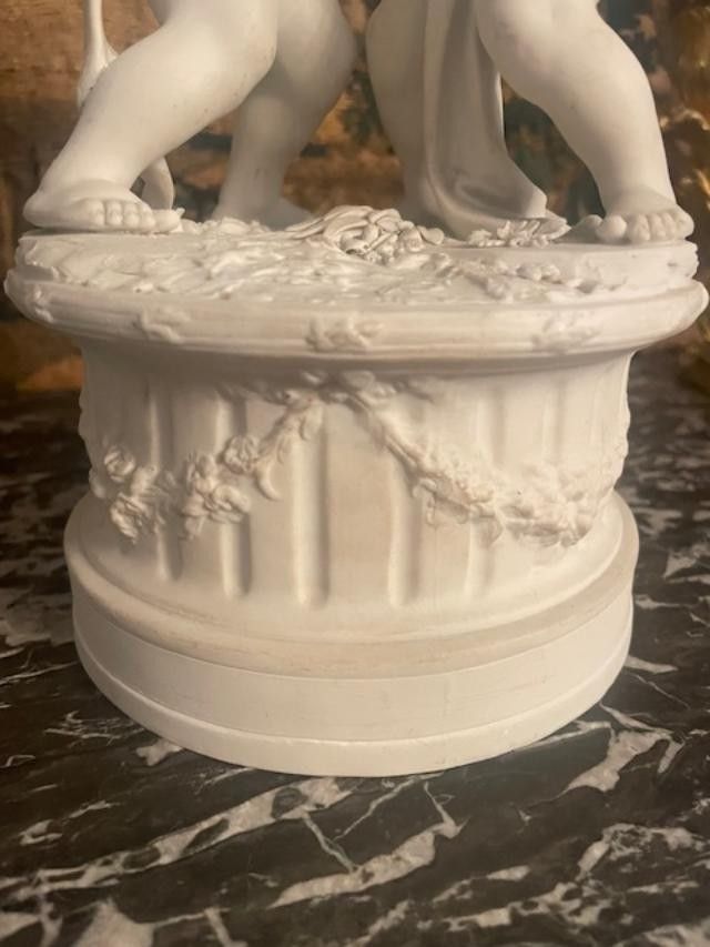 Large group of biscuit cherubs