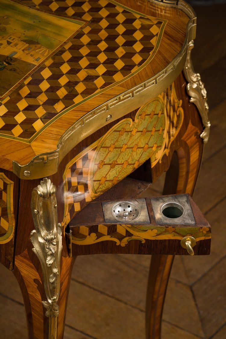 Writing table known as "Pompadour style" stamped Léonard Boudin