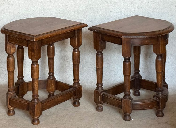 Pair of cantor stools