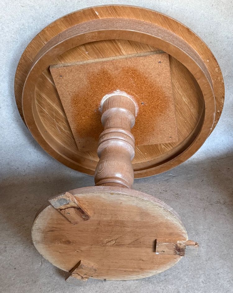 Guéridon en bois cérusé