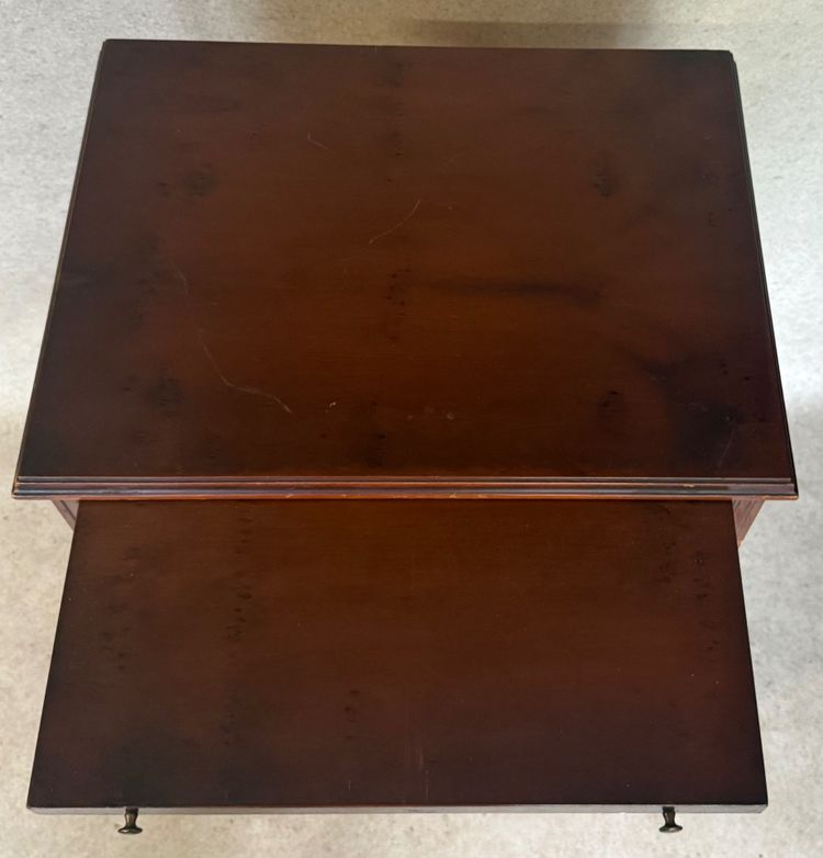 Chest of drawers in yew veneer