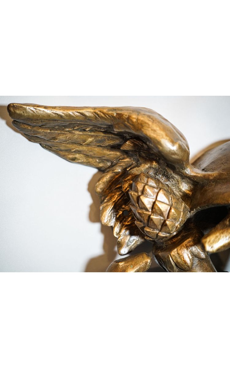 Attributi di HERMES, supporto per trofeo in bronzo con caducei ed elmo