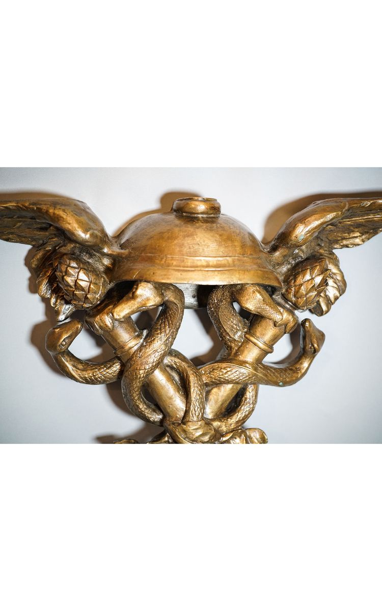 Attributi di HERMES, supporto per trofeo in bronzo con caducei ed elmo