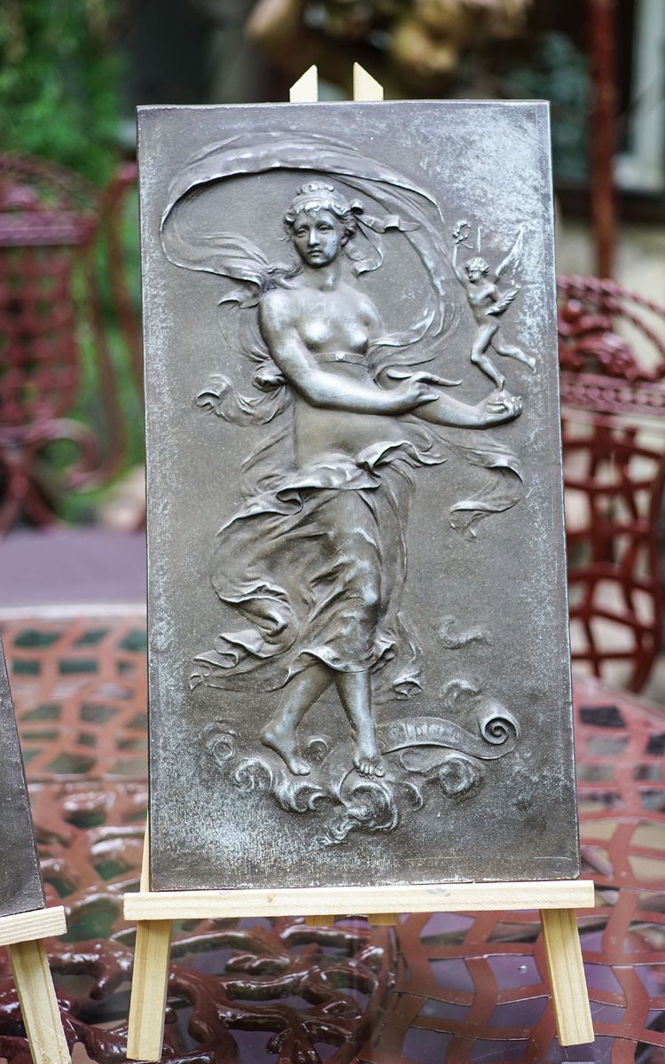 Jean-Baptiste GERMAIN, Musica e scultura, Due eleganti targhe in bronzo bianco