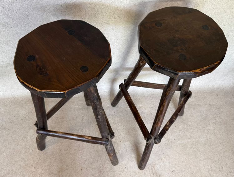 Zwei Hocker