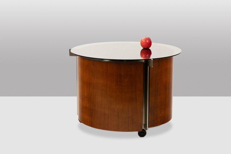 Eugenio Gerli, für Tecno. Runder Couchtisch mit integrierter Bar. Um 1960.